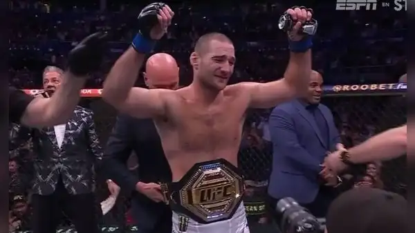 ¡Sean Strickland es el nuevo campeón peso mediano de la UFC! Venció a Israel Adesanya