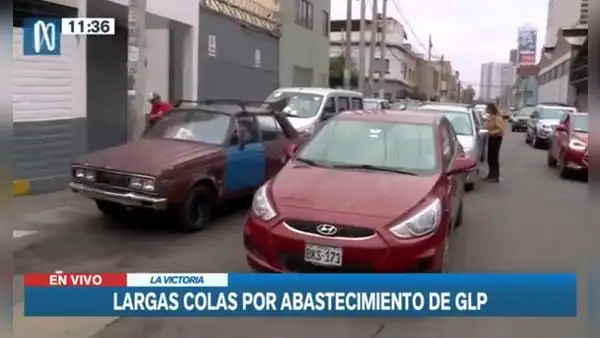 Se reportan largas filas de vehículos en La Victoria por abastecimiento de GLP