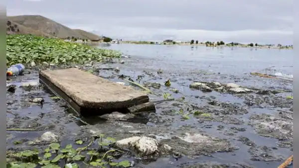 ¿Por qué el lago Titicaca podría convertirse en una 'cloaca'?