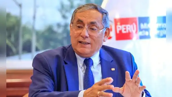 Presentan moción de censura contra ministro de Energía y Minas, Óscar Vera
