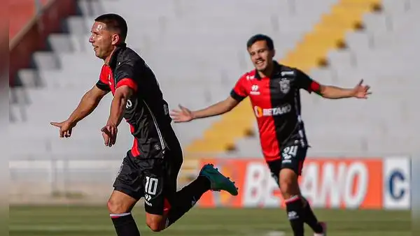 Melgar goleó 4-0 a Alianza Atlético e igualó a Cristal en la punta del Clausura
