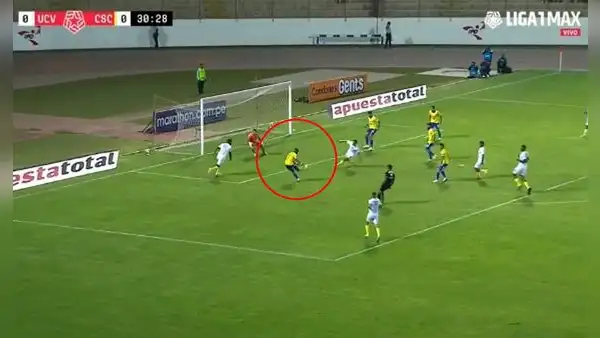 Washington Corozo falló increíble gol cuando estaba solo frente al arco de César Vallejo