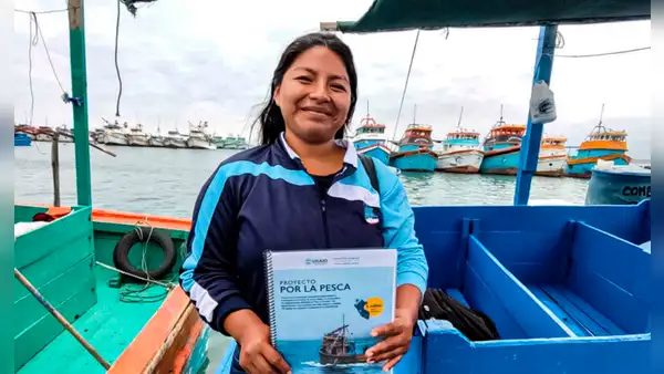¡Ejemplo a seguir! Pescadora es la primera mujer en obtener habilitación sanitaria en Piura