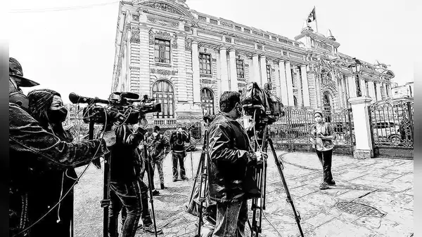SOS: periodismo bajo asedio, por Zuliana Lainez