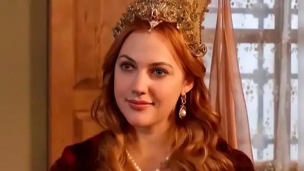 ‘El Sultán’: ¿qué fue de Meryem Uzerli y cómo luce 12 años después de interpretar a Hurrem?