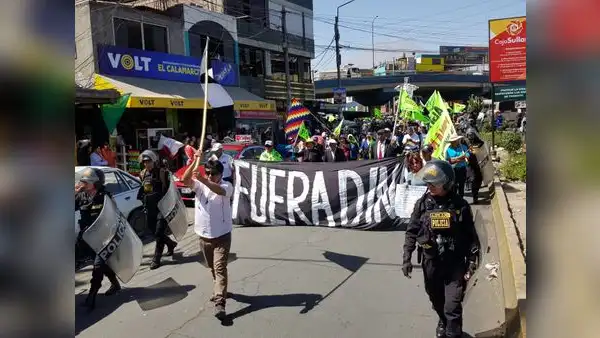 Arequipa: ciudadanos protestan contra Dina Boluarte y minería durante inauguración de Perumin 2023