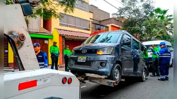 ATU y PNP intervienen colectivos que tenían más de S/173.000 en multas y los envían al depósito
