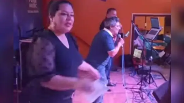 Alcalde de Trujillo aparece cantando en pollería multada por sus funcionarios con más de S/14.800