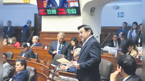 Pleno blinda a Luis Cordero Jon Tay y manda al archivo informe de la Comisión de Ética