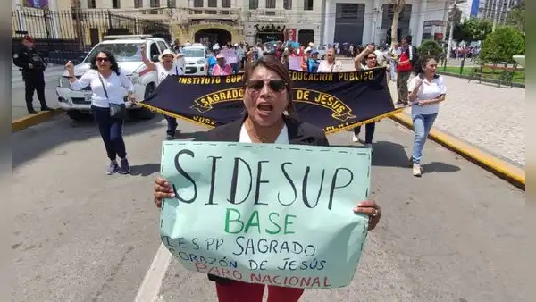Lambayeque: docentes exigen ley que les brinde mejoras laborales