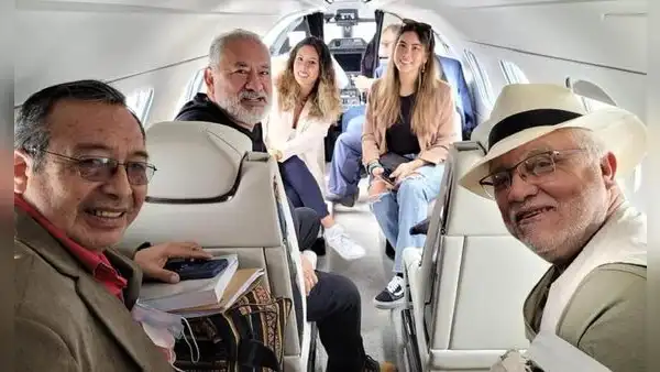 Congresista Amuruz realizó viajes en jet privado junto con empresario dueño de universidades