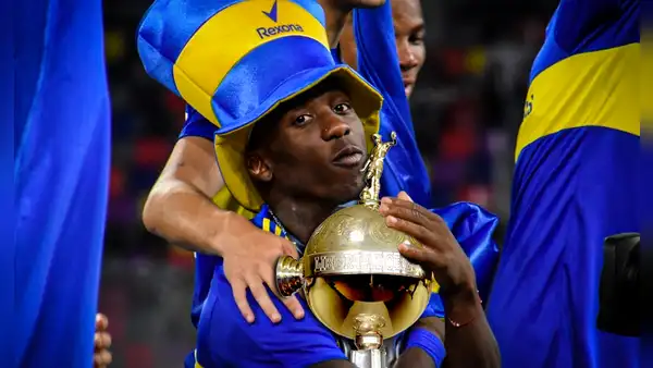 El premio extra que tendrían Luis Advíncula y Boca si ganan la Libertadores: 2 mundiales