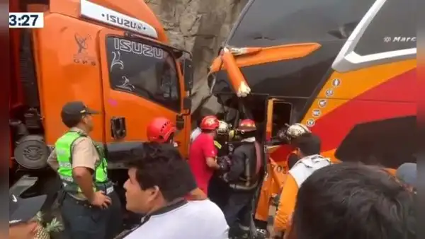 Carretera Central: accidente de bus contra camión deja varias personas heridas en Huarochirí