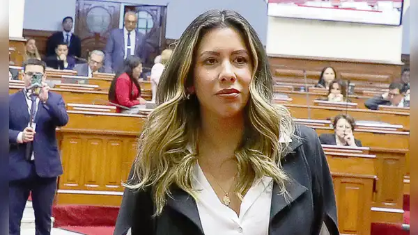 Ética investigará a congresista Amuruz por sus viajes al exterior en semana de representación