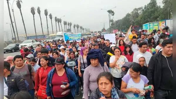 Familias de asentamientos humanos de VMT protestan por falta de agua y alcantarillado