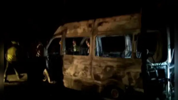 Apurímac: un fallecido y 5 heridos tras quema de vehículo que transportaba trabajadores de Sutrán