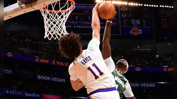 Los Angeles Lakers perdieron 97-108 ante Milwaukee Bucks por la pretemporada de la NBA 2023