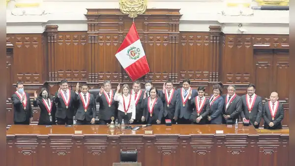 Congresistas ‘Los Niños’ no aceptan expulsión de Acción Popular