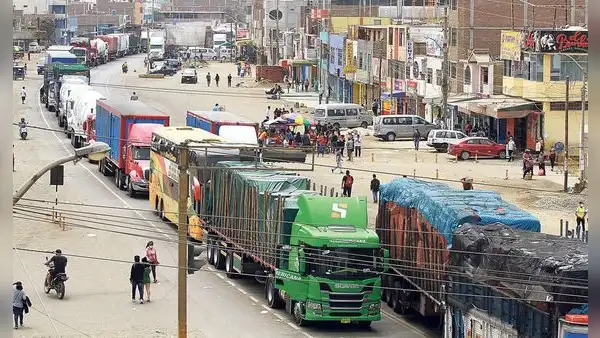 Sector de transportistas de carga pesada anuncia paro nacional: ¿cuándo inicia y cuál es la causa?