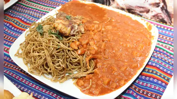 ¡La mejor fusión! Así es el manchapecho, rico platillo de Ica que incluye sopa seca y carapulcra