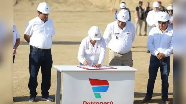 Gobierno suscribe decretos para la operación temporal de los lotes I y VI con Petroperú