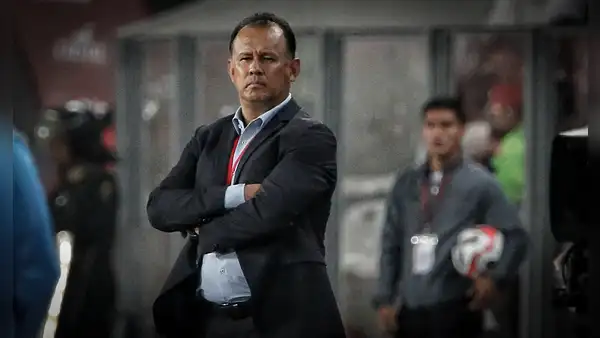 Hija de Juan Reynoso defiende a su padre tras duras críticas: "No es fútbol; es personal"