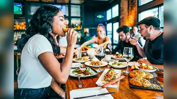¿Cómo solicitar la devolución de impuestos por gastos en restaurantes y alojamiento?