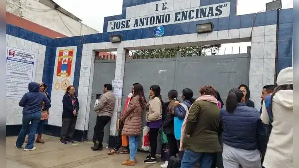 Profesores denuncian largas colas para completar trámites del Nombramiento Docente