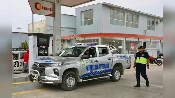 Vendedor de pescado lanza un cuchillo y mata a perro en grifo de Chimbote