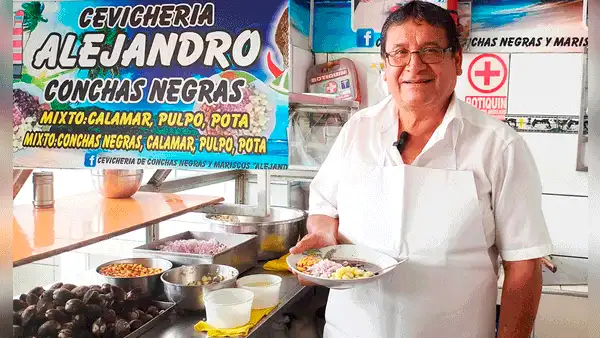 Alejandro, el peruano que conquista los paladares de los chalacos con su exquisito CEVICHE de conchas negras