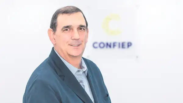 Alfonso Bustamante: “La inestabilidad política evita que la inversión privada crezca en el Perú”