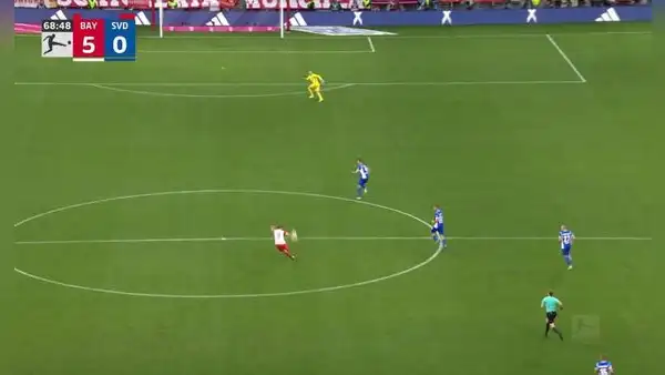 Sensacional golazo de Kane desde la media cancha para el Bayern Múnich que da la vuelta al mundo