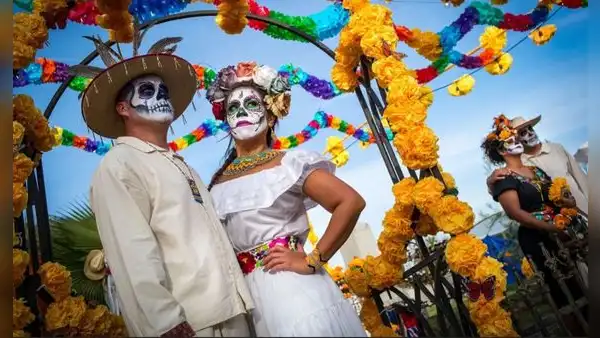 FRASES cortas en el DÍA de MUERTOS: estos son los 50 mejores mensajes para honrar a los fallecidos
