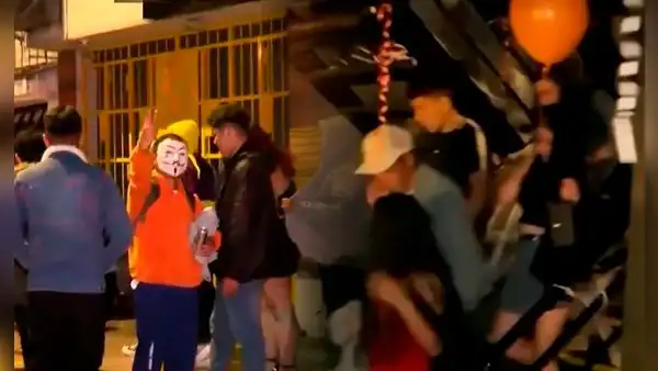 Halloween en SJL: PNP interviene a bares y discotecas que operaban pese al estado de emergencia