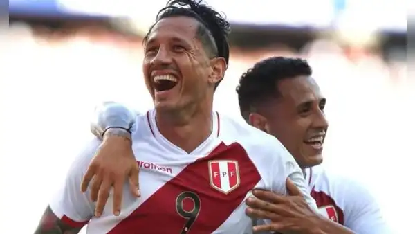 Yoshimar Yotún se rinde ante Lapadula tras su regreso después de 4 meses sin jugar: "Está loco ese"