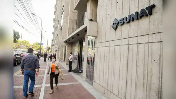 Recaudación tributaria no levanta cabeza, se contrajo 6,8% en octubre