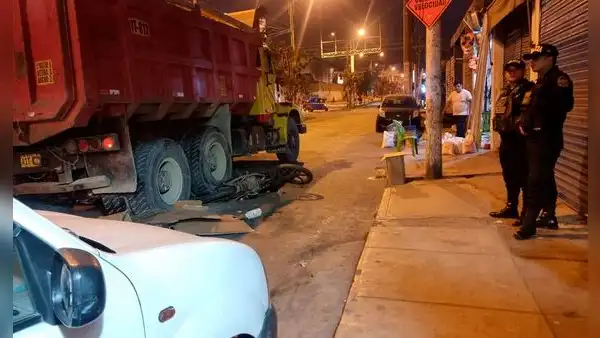 Tragedia en SJL: motociclista murió al ser embestido por tráiler cerca a la estación Pirámide del Sol