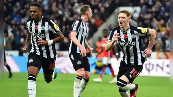 Newcastle venció 1-0 a Arsenal en un polémico partido por la Premier League 2023/24