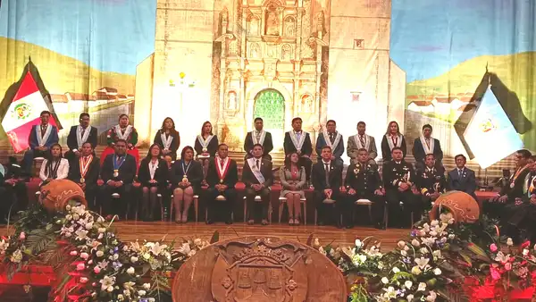Un minuto de silencio en el aniversario de Puno