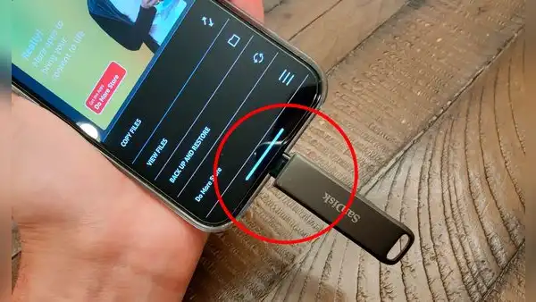 ¿Quieres transferir archivos de una memoria USB a tu teléfono? Así puedes conectarlos