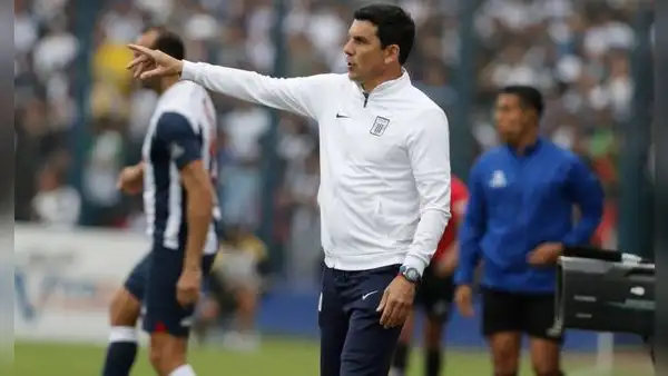 Hinchas piden salida de Larriera tras perder título con la 'U': "Se pone a improvisar en una final"