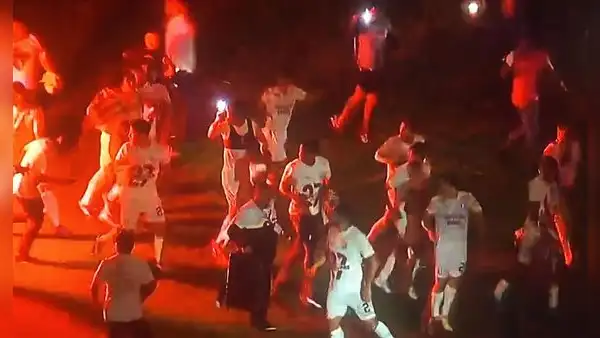 Universitario da la vuelta olímpica en Matute a luces apagadas tras campeonar en la Liga 1