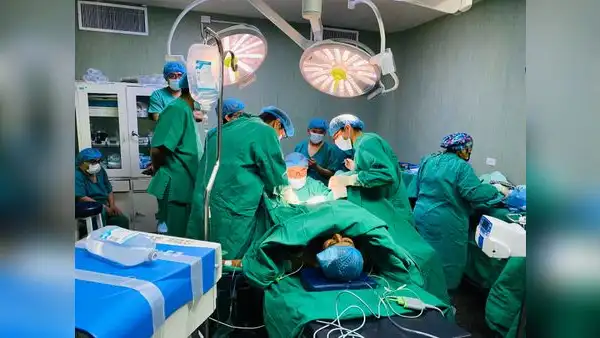 EsSalud Arequipa: médicos reconstruyen uretra de 2 pacientes para evitar uso de sondas