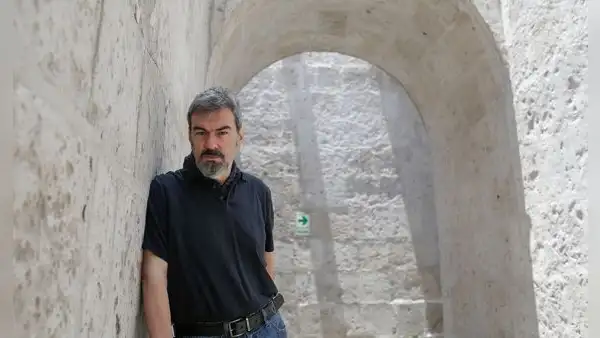 Roberto Palacio: “Somos narraciones frente a TikTok, gritándole al mundo: ese soy yo”