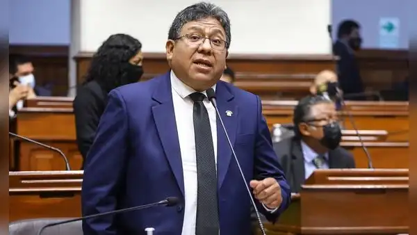 Congreso: Ética verá este lunes 13 denuncia por presunto recorte de sueldos contra Jorge Flores