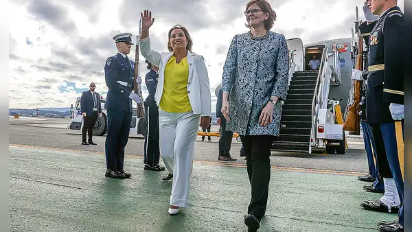 Presidenta Dina Boluarte llegó a los EE. UU. para participar en la Cumbre de la APEC