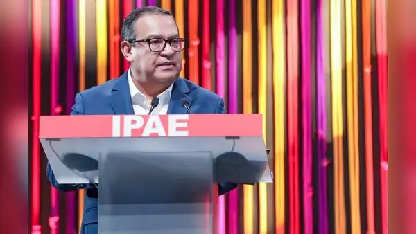 Otárola ofrece facilidades regulatorias y flexibilización de trámites ante empresarios de CADE