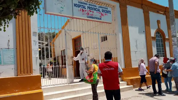 Lambayeque: médicos abandonan a pacientes por laborar en clínica y universidad