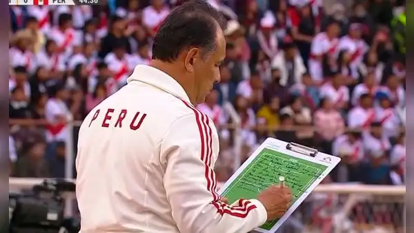 La viral imagen de Reynoso en pleno Perú vs. Bolivia que desató la burla de los hinchas