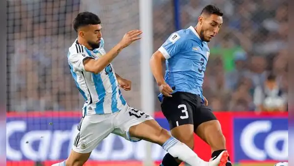 Uruguay derrotó 2-0 a Argentina y quedó en el segundo lugar en las Eliminatorias 2026